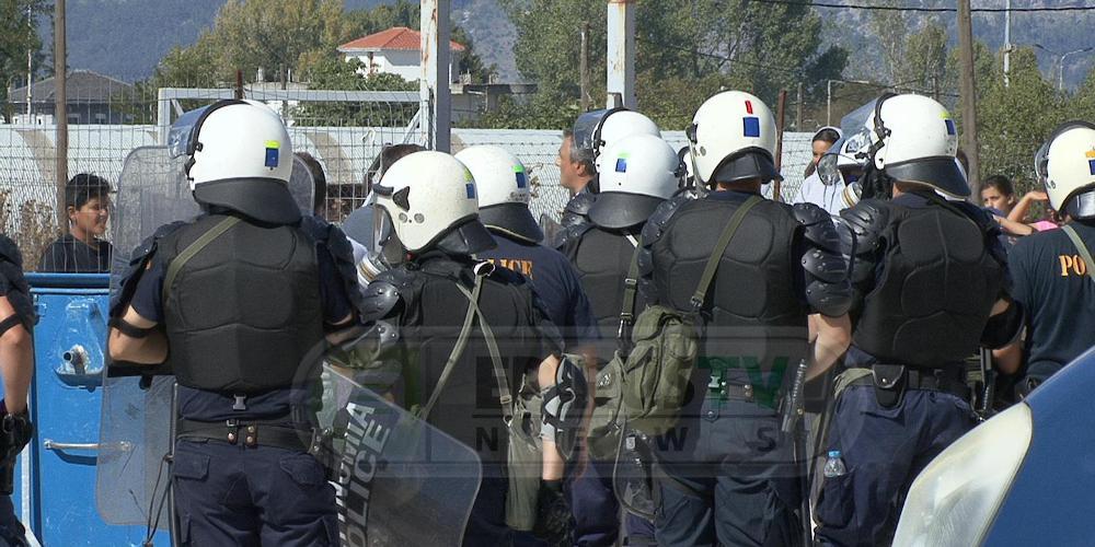 Χάος με το μεταναστευτικό: Προσαγωγές, υλικές ζημιές και «f@ck the police» στον Κατσικά για την άφιξη μεταναστών από τη Μόρια