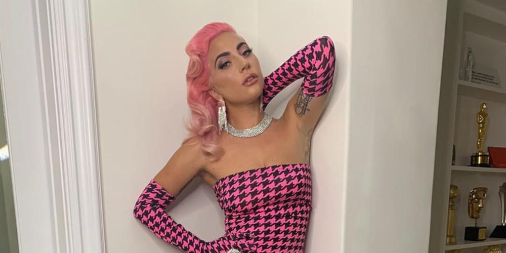 Σοβαρή πτώση για τη Lady Gaga σε συναυλία της- Έπεσε μαζί με θαυμαστή της [βίντεο]