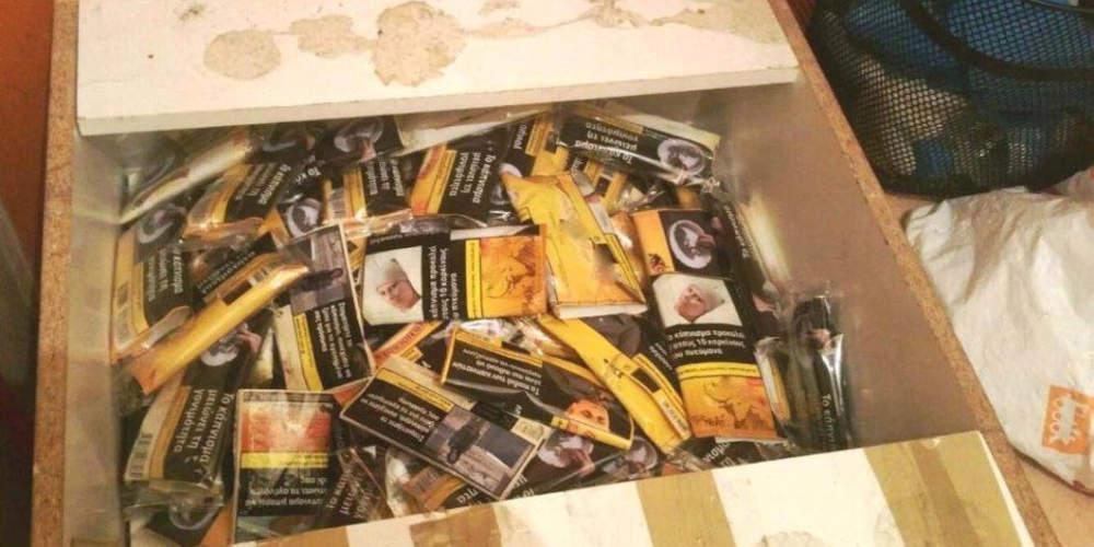 Σύλληψη 46χρονου στον Άγιο Παντελεήμονα με 1.409 λαθραία πακέτα τσιγάρων [εικόνα]