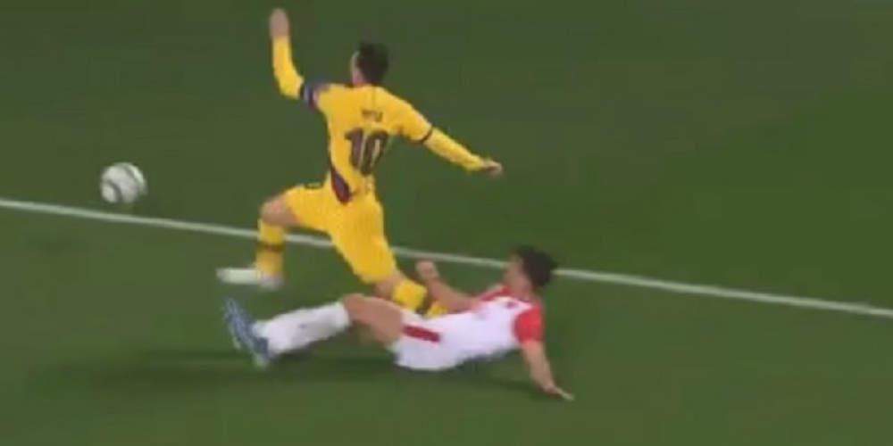 Αμυντικός της Σλάβια Πράγας έκανε επιτυχημένο τάκλιν στον Μέσι και το πανηγύρισε μπροστά του [βίντεο]