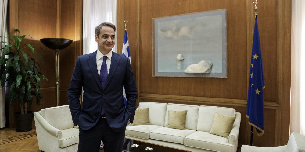 https://www.eleftherostypos.gr/wp-content/uploads/2019/10/mitsotakis-vouli-grafeio-445-500..jpg