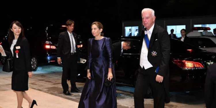 Με φράκο και παράσημο ο Πικραμμένος στην ενθρόνιση του αυτοκράτορα της Ιαπωνίας [εικόνες]