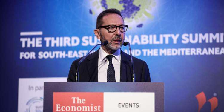 Γιάννης Στουρνάρας στην FAZ: Με τον μεγαλύτερο ρυθμό στην Ευρωζώνη η μείωση του χρέους της Ελλάδας