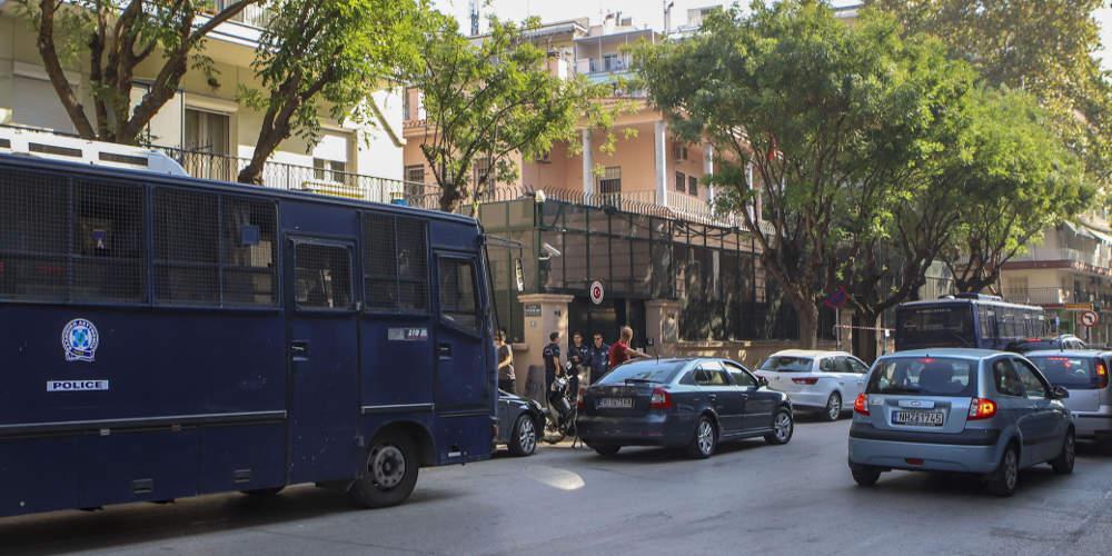 Τουρκικό ΥΠΕΞ: Αναρχικοί που συνεργάζονται με το PKK οι εισβολείς στο προξενείο μας