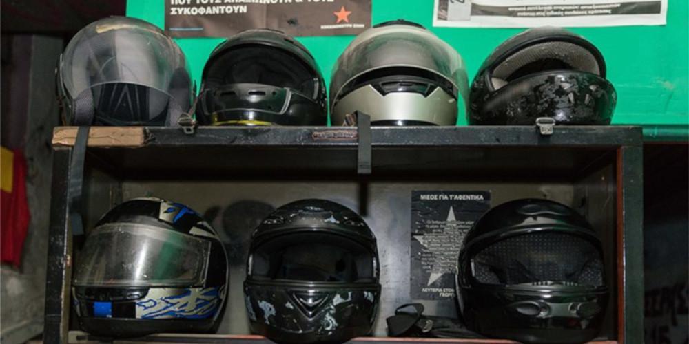 Κοντάρια, full face, μπουκάλια: Τι βρήκε η ΕΛ.ΑΣ. στα υπόγεια της ΑΣΟΕΕ [εικόνες]