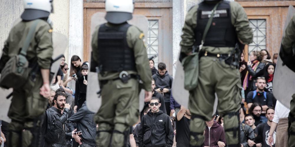 Δύο αστυνομικοί τραυματίες και τρεις προσαγωγές στα επεισόδια στην ΑΣΟΕΕ