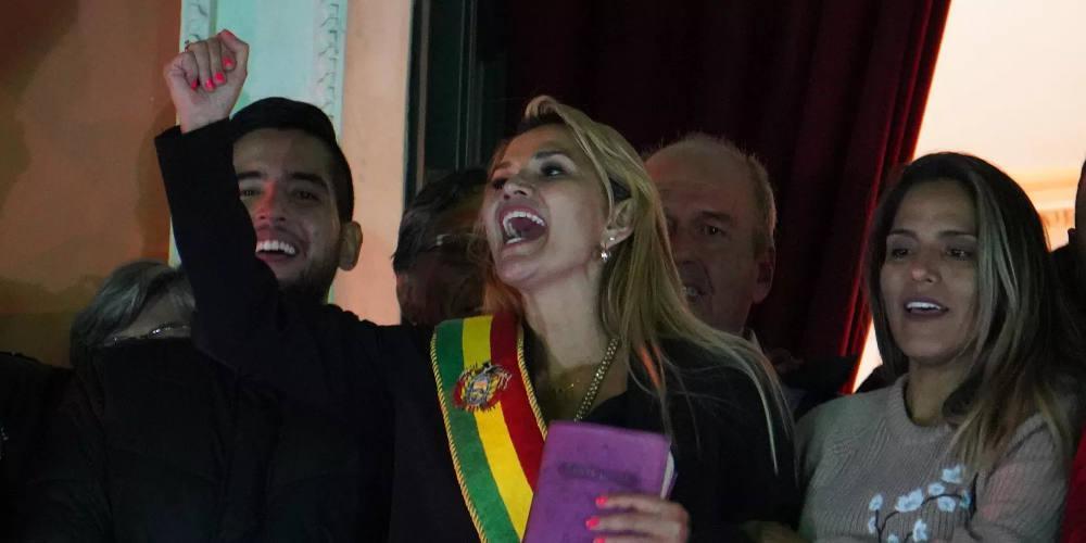 Βολιβία: Γυναίκα γερουσιαστής αυτόανακυρήχθηκε πρόεδρος – Πώς απαντά ο Μοράλες