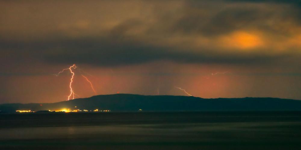 Πρόγνωση καιρού: Δεν θα είναι καιρός για μπάνιο το Σάββατο - Νεφώσεις, βροχές και σποραδικές καταιγίδες