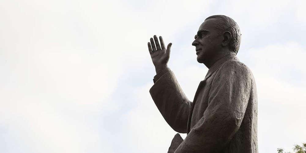 Έγιναν τα αποκαλυπτήρια ανδριάντα του Κωνσταντίνου Καραμανλή στη Ξάνθη