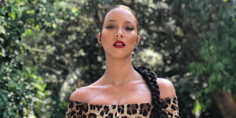 Η Λάις Ριμπέιρο ανάρτησε μια αποκαλυπτική φωτογραφία και σχολίασε ακόμα πιο αποκαλυπτικά το στήθος της