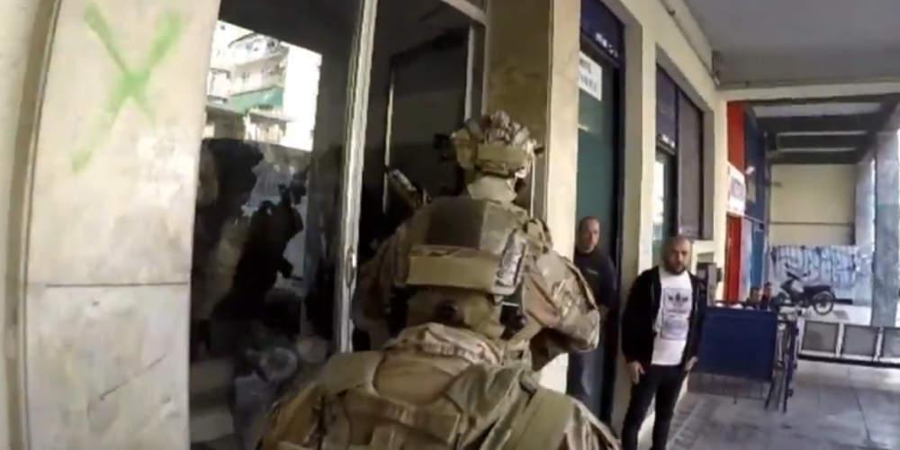 Εντυπωσιακό βίντεο: Τα «κομάντο» του Λιμενικού εξαρθρώνουν σπείρα πλαστών διαβατηρίων