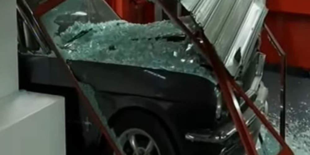 Ληστεία με εισβολή αυτοκινήτου σε καθαριστήριο στον Άγιο Στέφανο