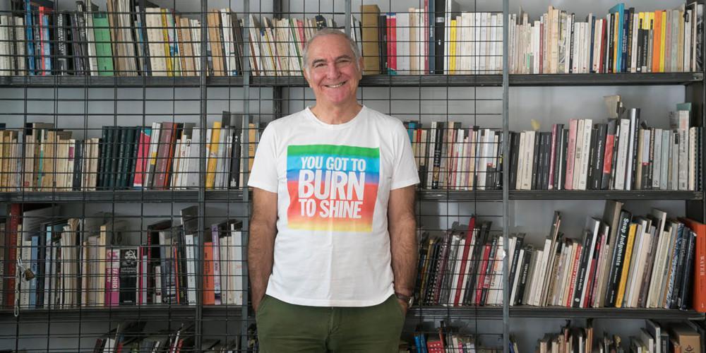 Ο Μανώλης Μπαμπούσης αναπνέει και «αναπνέεται» από την τέχνη