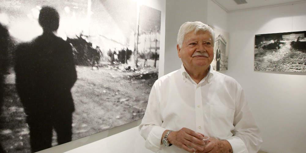 Ο φωτορεπόρτερ που «γκρέμισε» την πύλη της χουντικής προπαγάνδας μιλά στον «Ε.Τ.»