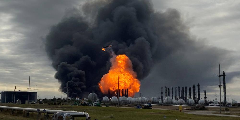 Τρόμος στο Τέξας: Εκκενώνονται πόλης μετά από έκρηξη σε χημικό εργοστάσιο