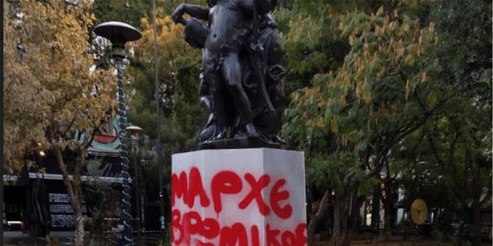 Νέα χυδαία επίθεση κατά του Κώστα Μπακογιάννη στα Εξάρχεια