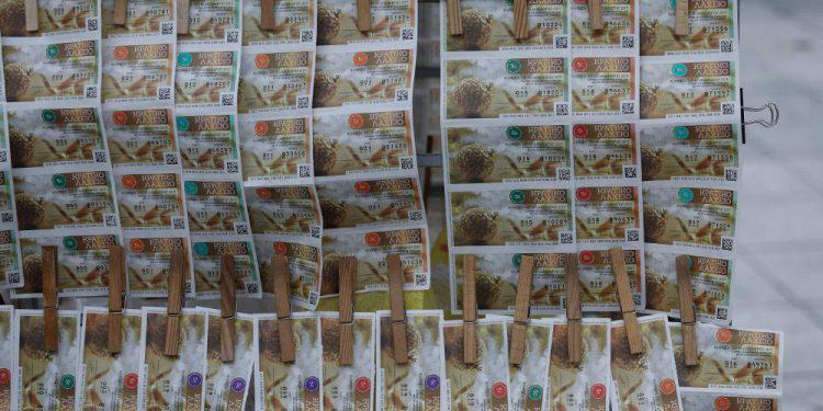 Χριστουγεννιάτικο Λαϊκό Λαχείο: Στην Αττική ο μεγάλος λαχνός του 1,5 εκατ. ευρώ