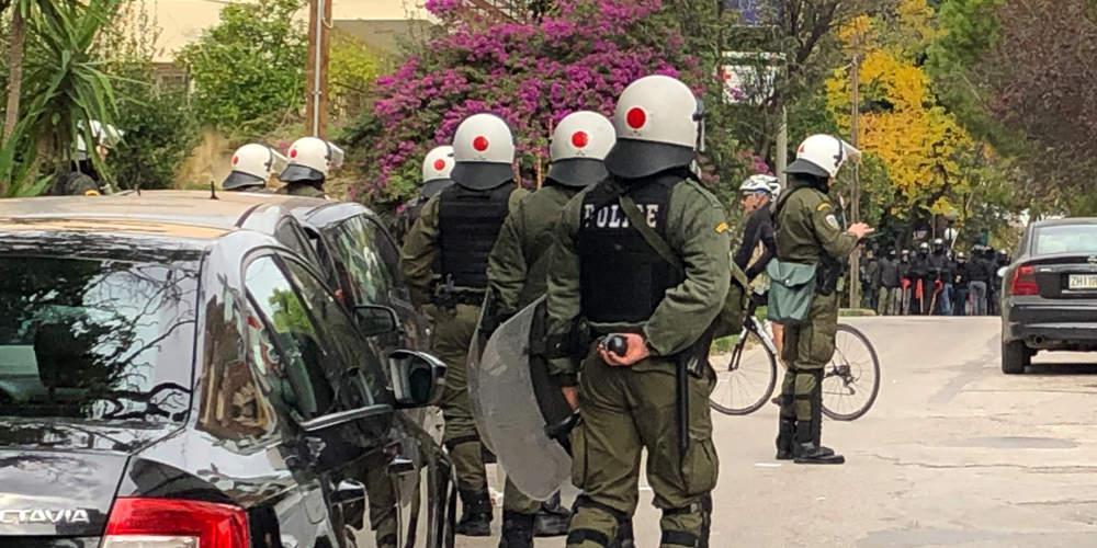 Σοκαριστικά βίντεο από την επίθεση αντιεξουσιαστών κατά αστυνομικών στο Μαρούσι!