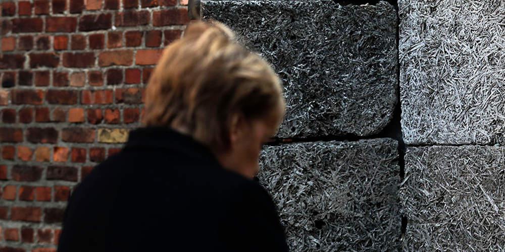 Η Ανγκελα Μέρκελ πέρασε για πρώτη φορά το κατώφλι του Άουσβιτς [εικόνες]