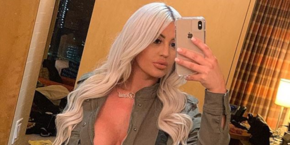 Η στιγμή που ένοπλος κλέφτης μπαίνει στο σπίτι μοντέλου που κοιμάται γυμνό [βίντεο]