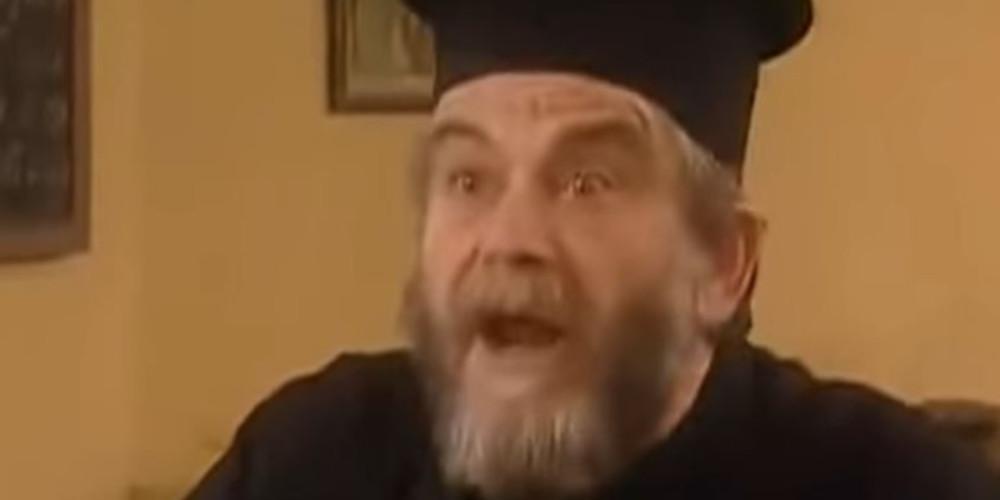 «Το Καφέ της Χαράς»: Ξεχάσε τον Παπά Τριαντάφυλλο - Ο νέος ιερέας είναι νέος και σέξι [εικόνα]