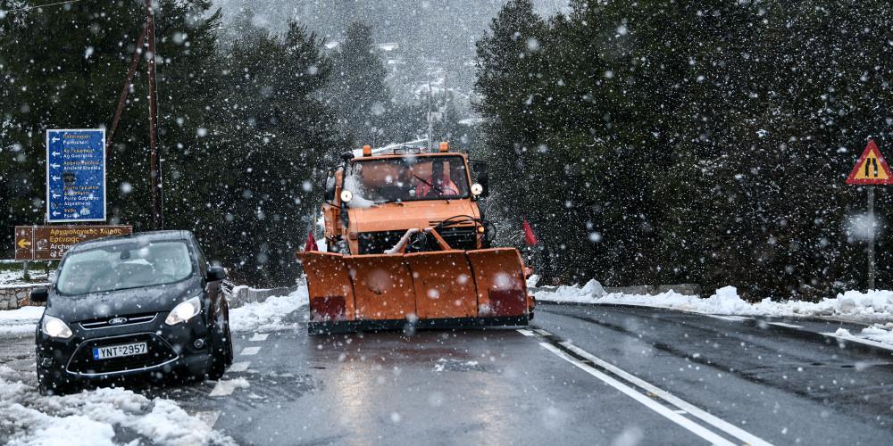 Στην Αττική «Μήδεια» - Κλειστή η εθνική οδός - Προβλήματα σε πολλές περιοχές της χώρας