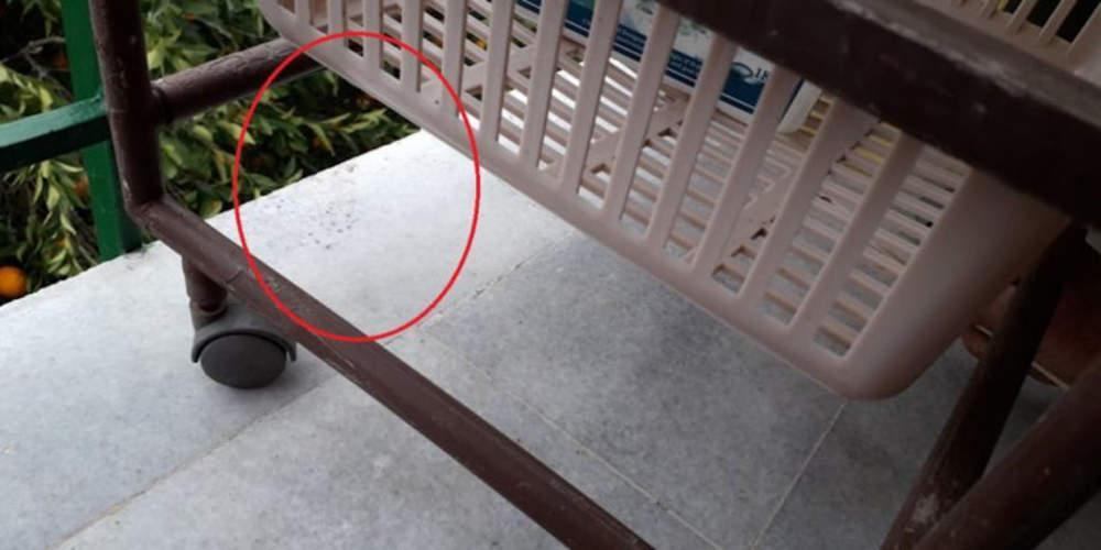 Απίστευτο: Ηλικιωμένη στη Χίο «εξουδετέρωσε» διαρρήκτη με… σφουγγαρίστρα – Τον έριξε από το μπαλκόνι