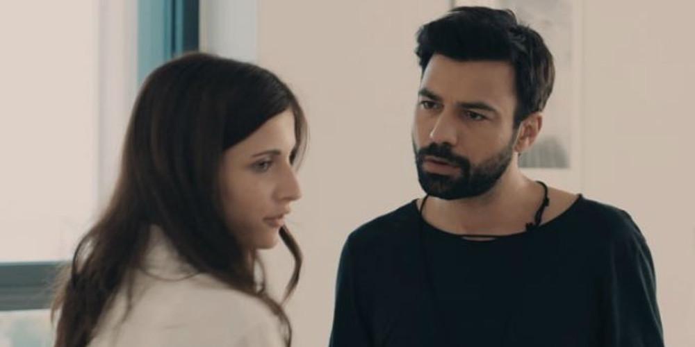 «Βόμβα» στις 8 Λέξεις- Ηθοποιός από το Τατουάζ μπαίνει στην σειρά