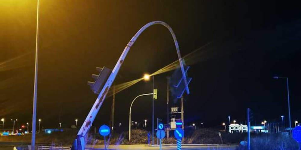 Θυελλώδεις άνεμοι στην Αλεξανδρούπολη ξερίζωσαν δέντρα και φανάρια [εικόνες]