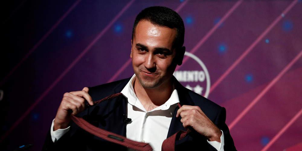 Τέλος ο Ντι Μάιο από πρόεδρος του Κινήματος 5 Αστέρων: Έβγαλε τη γραβάτα και παραιτήθηκε