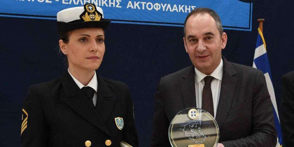 Τιμήθηκε η κυβερνήτης του σκάφους του «ήρωα» του Αιγαίου Κυριάκου Παπαδόπουλου