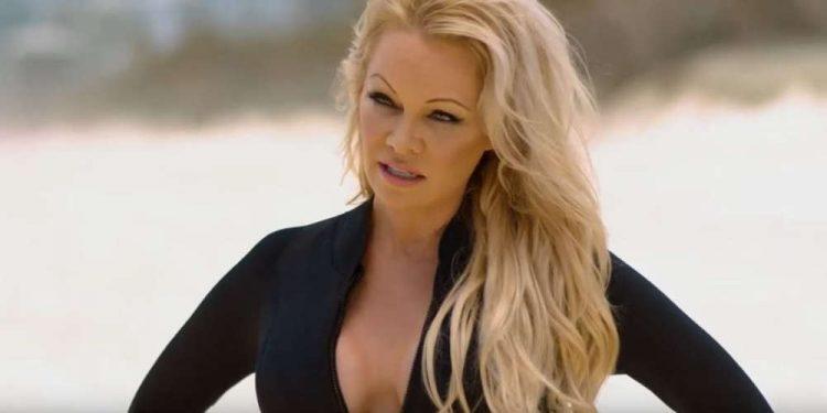 Πάμελα Άντερσον: Με μία φωτογραφία από τα παλιά ευχήθηκε «Happy Halloween» - Η γυμνή αλήθεια της διάσημης σεξοβόμβας