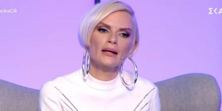 Μείναμε «κόκκαλο»: Με κοντό, καστανό μαλλί η Ελενα Χριστοπούλου