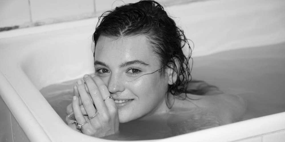 Ποια είναι η νικήτρια του Next Top Model 2011 στην Βρετανία που δηλώνει ερωτευμένη με τον Τσιτσιπά [εικόνες]