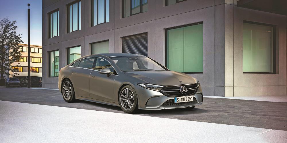 EQS: H Mercedes παίζει σε διπλό ταμπλό