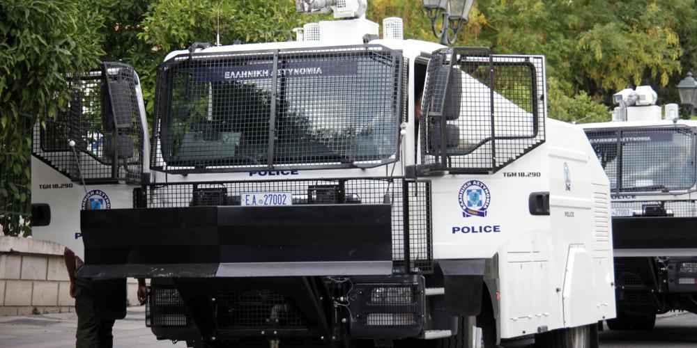 Με τον «Αίαντα» η ΕΛ.ΑΣ. στα σύνορα - Επιχειρεί στις Καστανιές η υδροφόρα