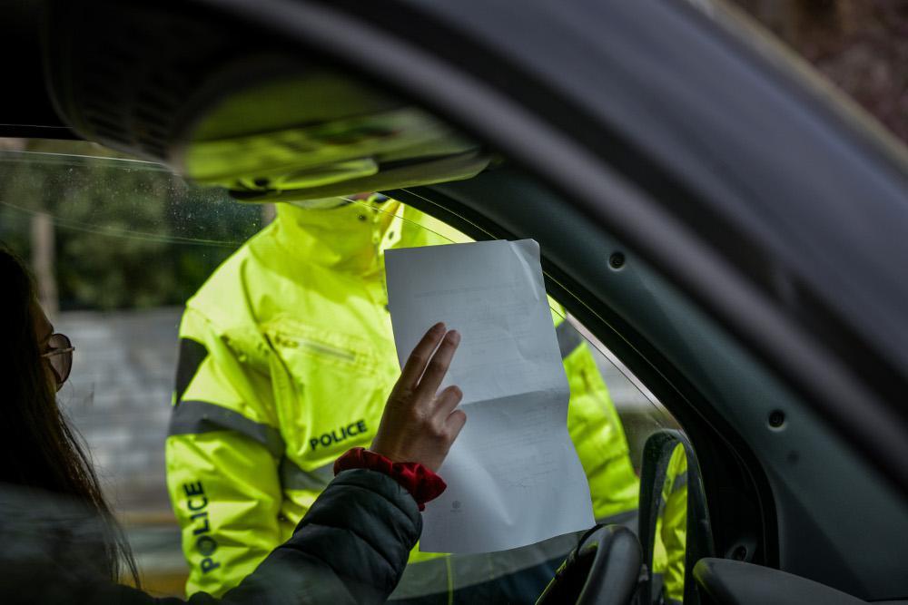 Νέες συλλήψεις για λειτουργία καταστημάτων και πρόστιμα για άσκοπες μετακινήσεις από την ΕΛΑΣ