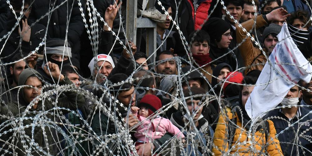 Οι Eλληνες λένε «ναι» στο κλείσιμο των συνόρων και στις κλειστές δομές