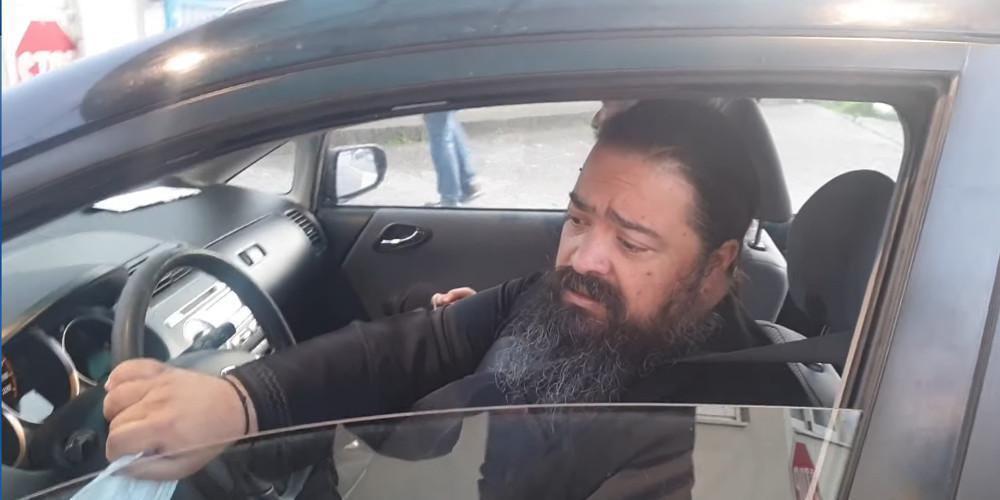 Κορωνοϊός: Ιερέας, συνταξιδιώτης του 66χρονου είχε πυρετό και βήχα και κάνει δηλώσεις σε κάμερες