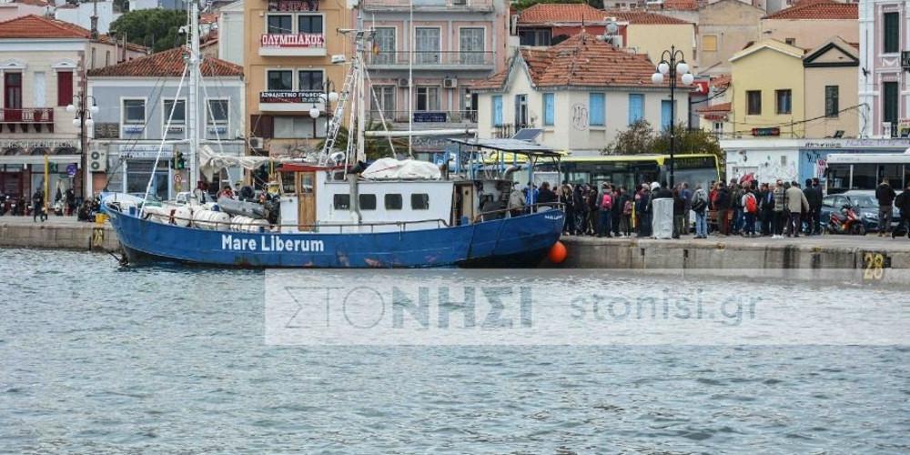 Μυτιλήνη: Κάτοικοι δεν επέτρεψαν στο πλοίο «Mare Liberum» να δέσει στο λιμάνι