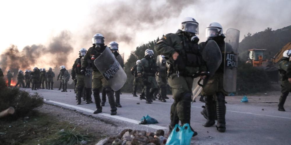 Επεισόδια στη νησιά: 21 συλλήψεις για τις συγκρούσεις με την αστυνομία