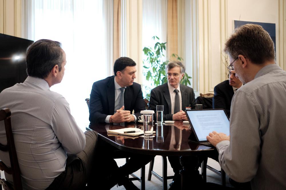 Τα λόγια και η αντίδραση Μητσοτάκη όταν ενημερώθηκε από Τσιόδρα για τον κορωνοϊό