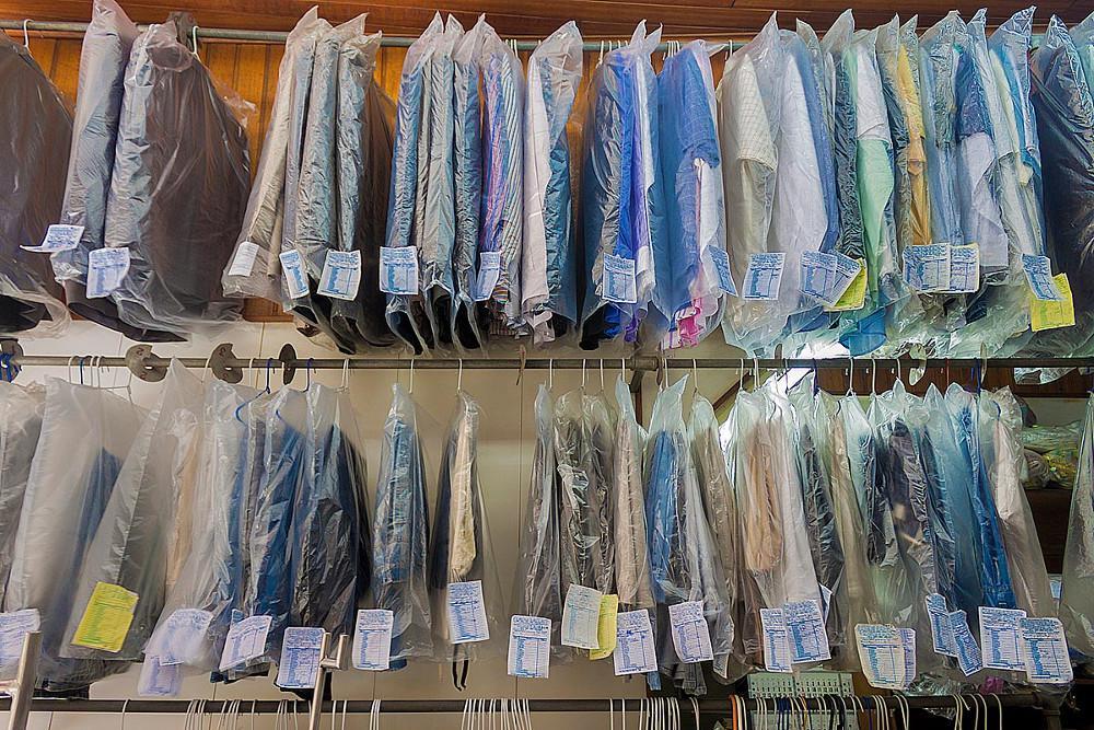 Ένταξή στα μέτρα για τις πληττόμενες επιχειρήσεις ζητούν οι επαγγελματίες των στεγνοκαθαριστηρίων και των βιομηχανικών πλυντηρίων