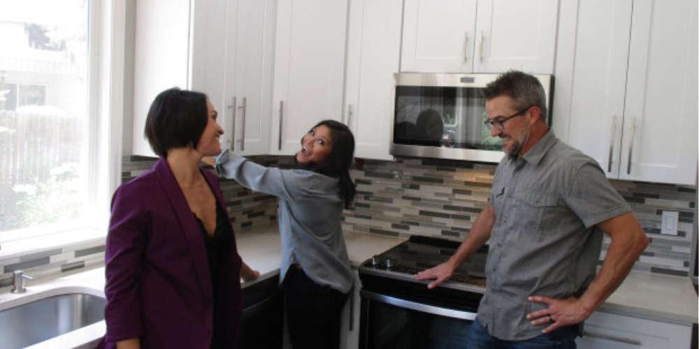 Ερωτικό τρίγωνο αναζητεί στέγη - Χαμός με την αμερικανική εκπομπή «House Hunters»