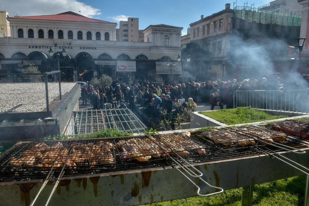 Τσικνοπέμπτη 2020: Με γλέντι στη Βαρβάκειο γιόρτασε η Αθήνα