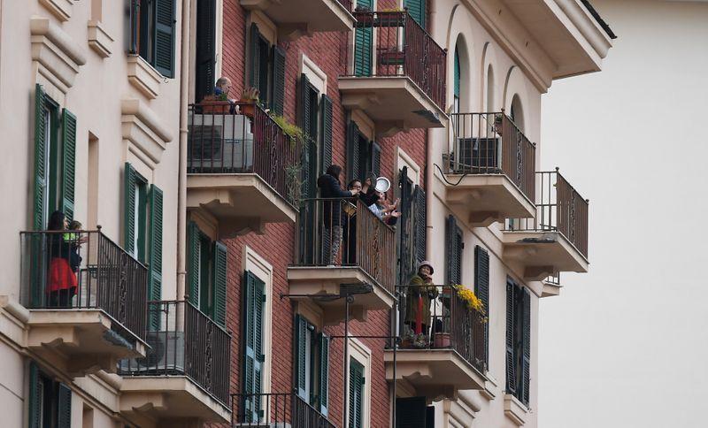 Η σημαία και οι «σημαίες»