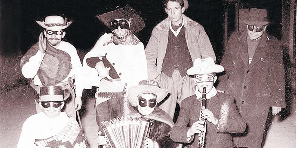 Πως γιόρταζαν παλιά τις Απόκριες: Τα ντυσίματα 