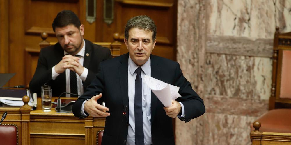 Βουλή: Πέρασε με στήριξη από ΝΔ και ΠΑΣΟΚ η τροπολογία Χρυσοχοΐδη για την οπλοκατοχή