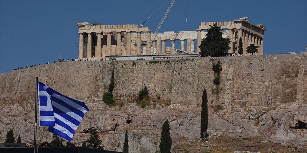 Η Ακρόπολη, οι επιγραφές και ο ρόλος του υπουργείου – Όταν ο ρεαλισμός συναντά τον σουρεαλισμό