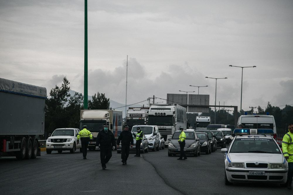 Τα πιθανά σενάρια για το κρίσιμο τριήμερο του Πάσχα - Οι κρίσιμες ώρες και τα μέτρα